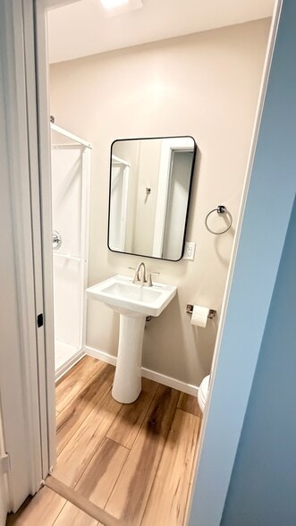 Bathroom 3 - 812 W Main St
