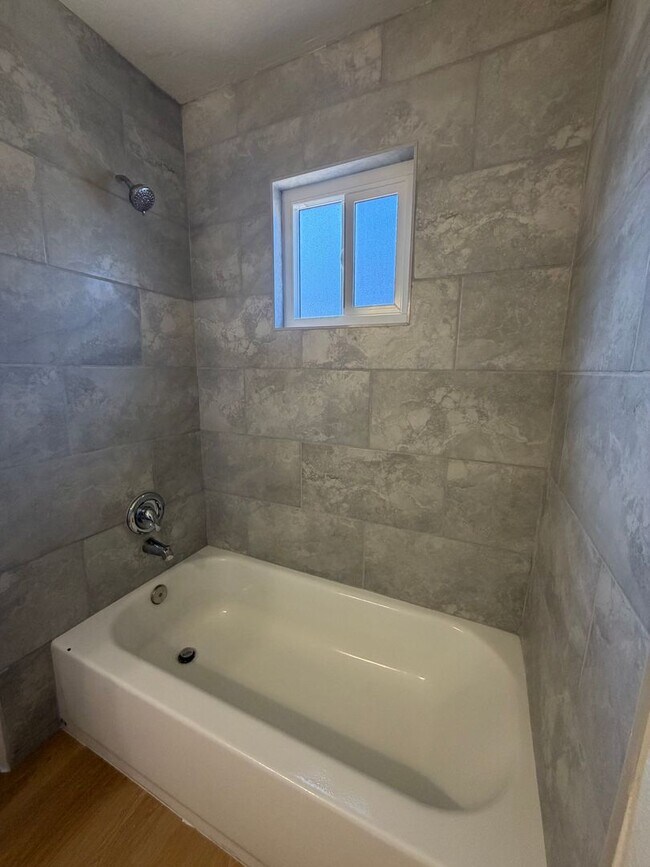 Building Photo - 438 Perlite Way