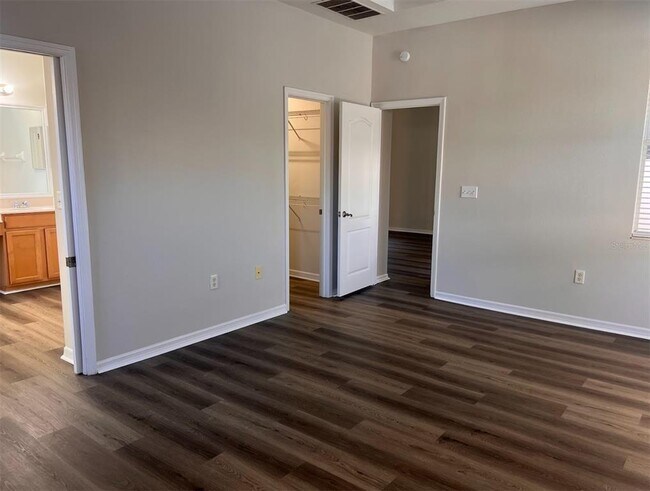 Building Photo - 1123 Napolean Way