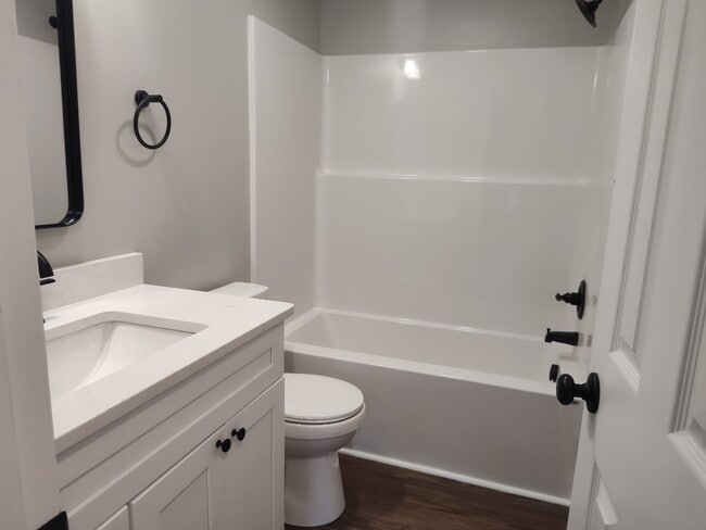 Building Photo - 976 Beck Rd