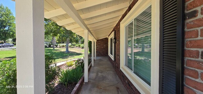 Building Photo - 3024 Sonrisa Dr