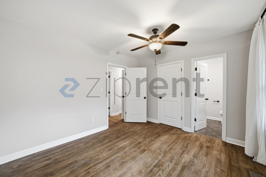Building Photo - Unit
