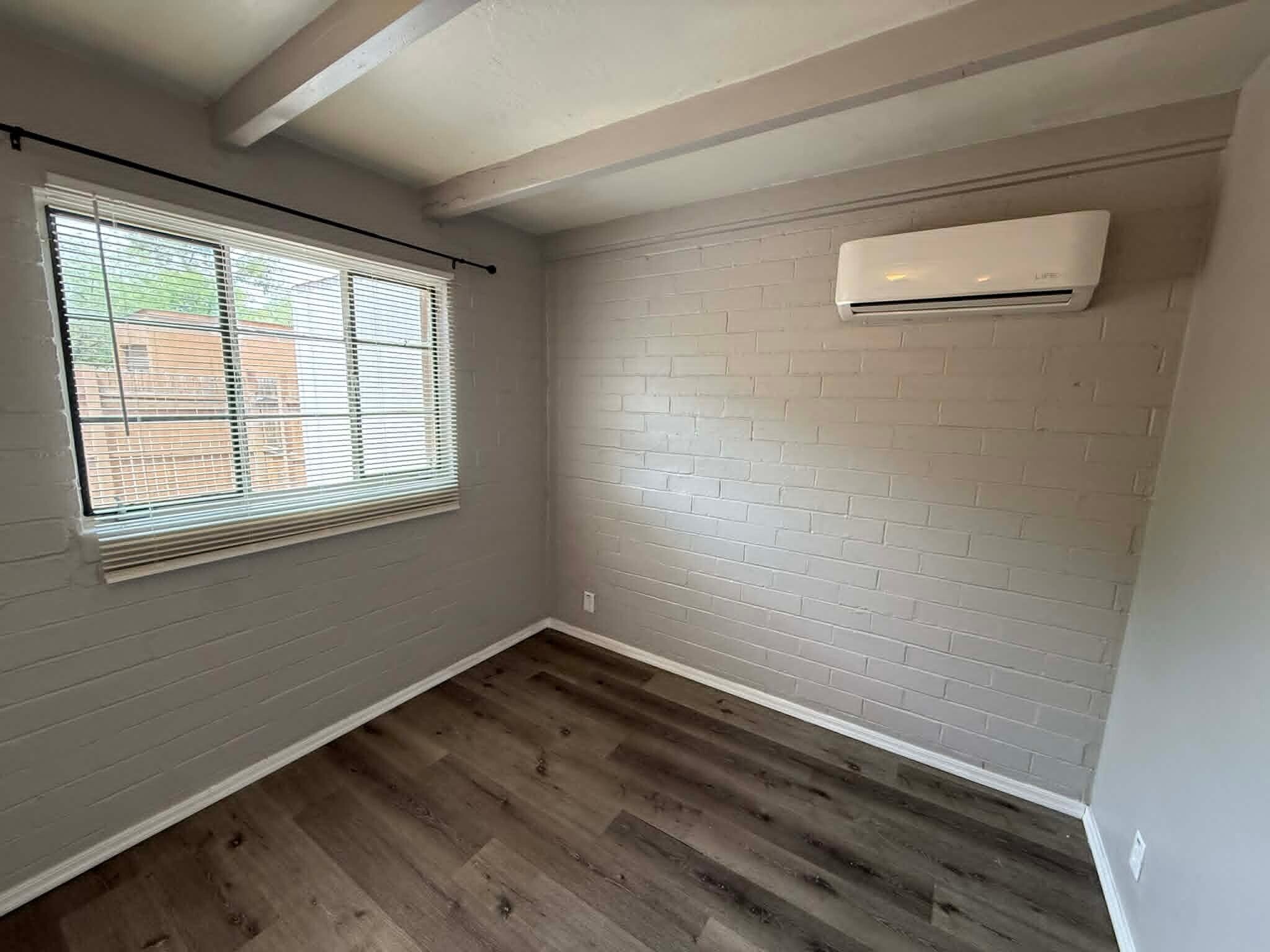 Building Photo - 827 N Columbus Blvd