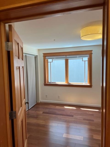 Building Photo - 2534 McGee Ave