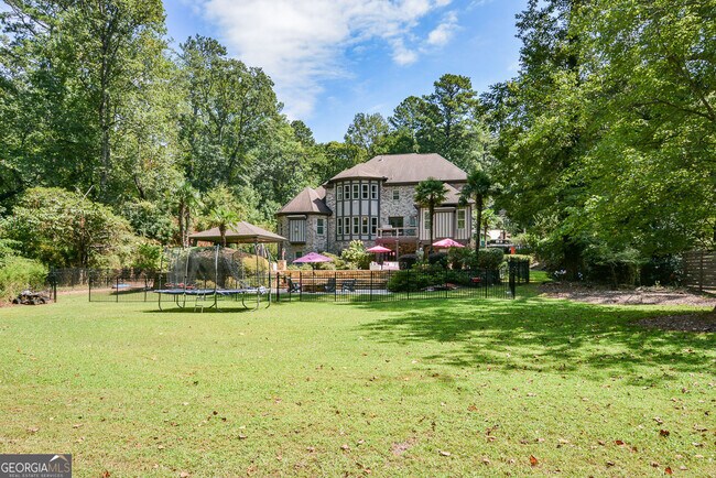Building Photo - 2210 Spalding Dr