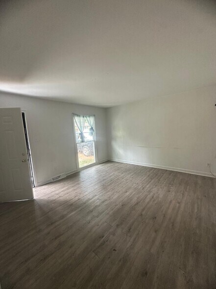 Building Photo - 924 Carrington Dr