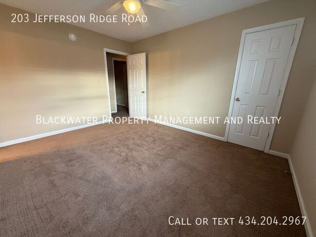 Building Photo - 203 Jefferson Ridge Rd