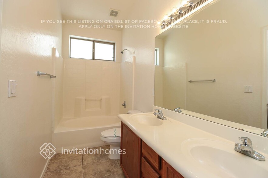 Building Photo - 5617 W Ellis Dr