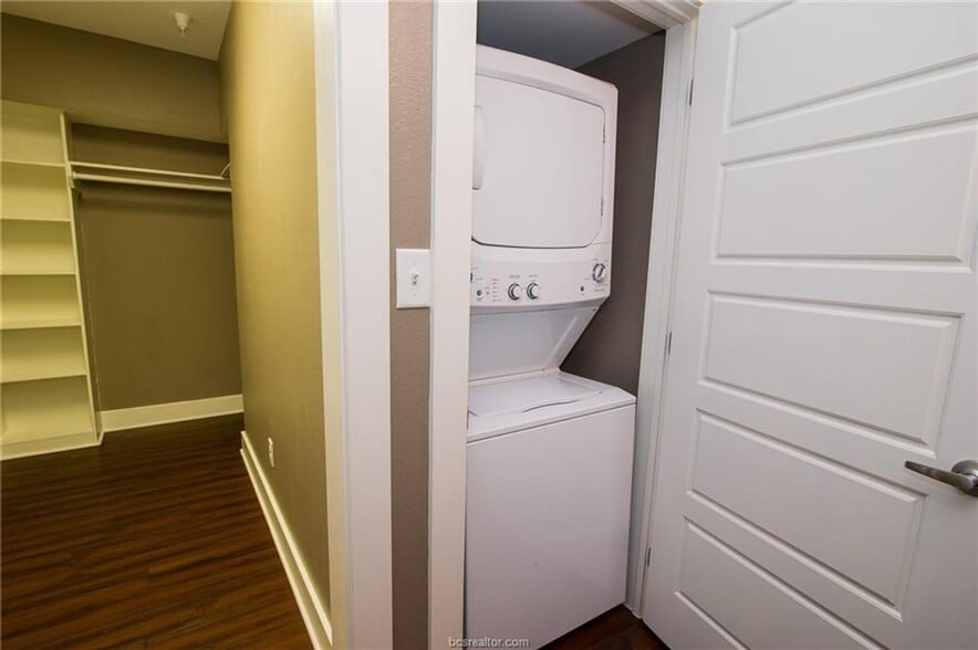 Building Photo - 1 Bed, 1.5 Bath Apartment on Northgate! Minutes from TAMU