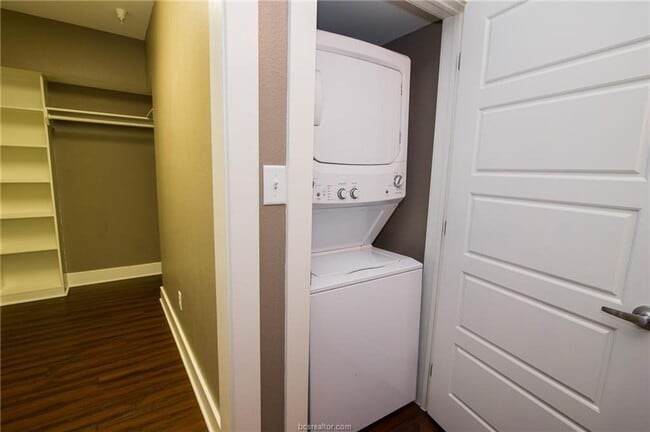 Building Photo - 1 Bed, 1.5 Bath Apartment on Northgate! Minutes from TAMU