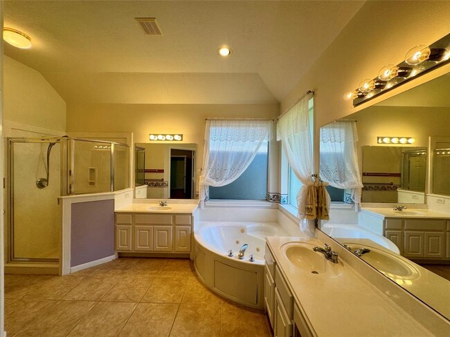 Building Photo - 3023 Kinwicke Ct