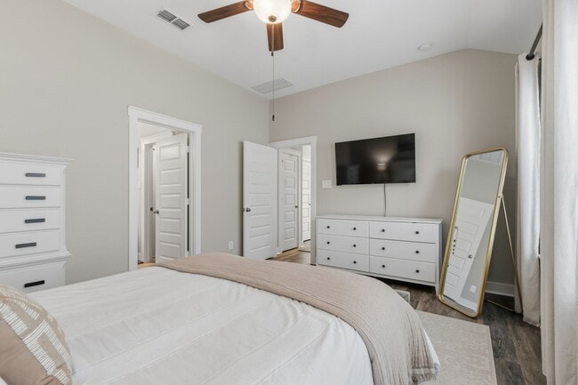 Building Photo - 18618 Admiration Dr