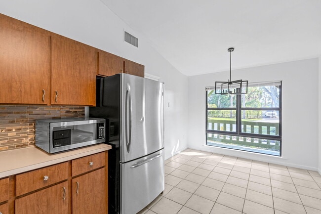 Building Photo - 11989 Persimmon Blvd