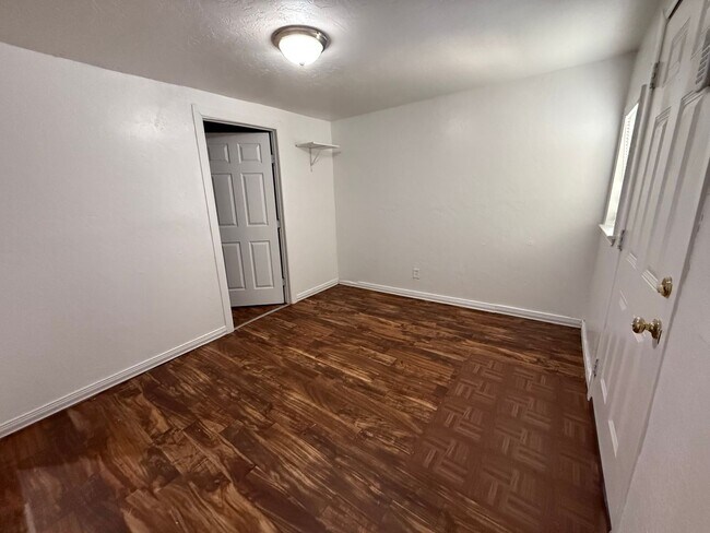 Building Photo - Charming 1-Bedroom Apartment with Hardwood Floors Near Downtown San Antonio