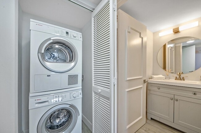 Building Photo - 4101 N Ocean Blvd