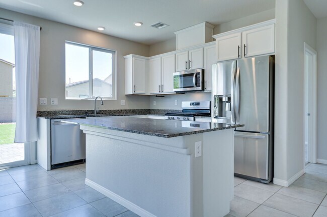 Building Photo - NW!! Solar!!  Gated!!  Bed and bath downst...
