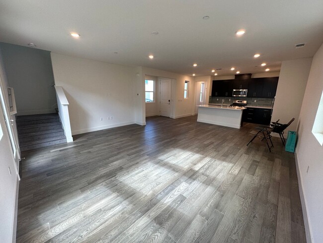 Building Photo - Beautiful 4 Bedroom / 3 Bath River Islands...