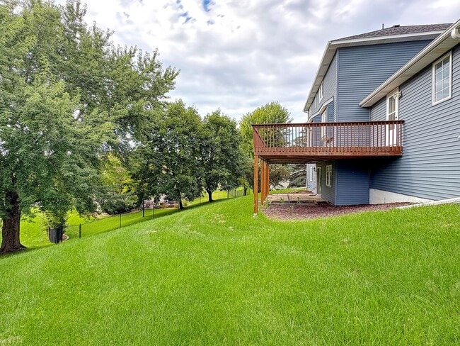 Building Photo - 1839 Valley Ridge Trail S