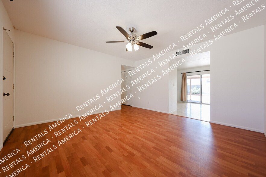 Building Photo - 719 W Palomino Dr