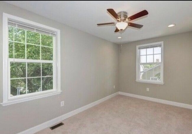 Upper Level Guess Bedroom # 1 - 5108 Bass Pl SE