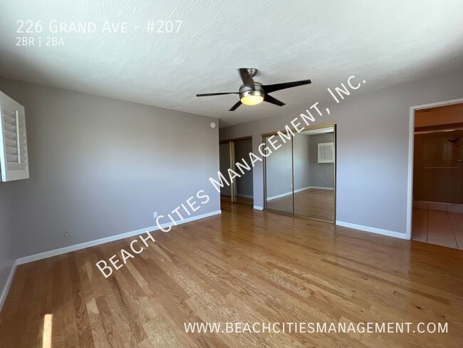 Building Photo - Large 2 Bedroom, 2 Bath Condo with 2 Parki...