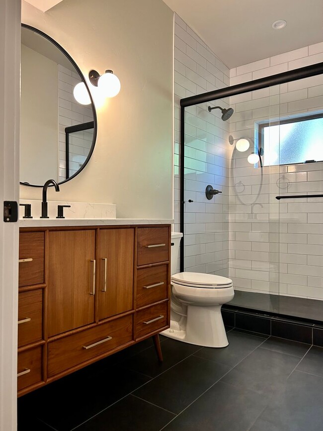 Building Photo - Private, Elegant and Sophisticated Westsid...