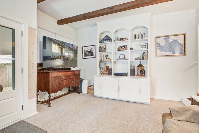 Building Photo - 4420 S Rhett Ave