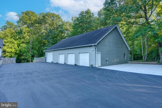Building Photo - 6200 Ben Creek Rd
