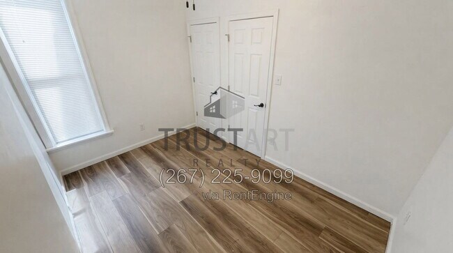 Building Photo - 196 W Duncannon Ave