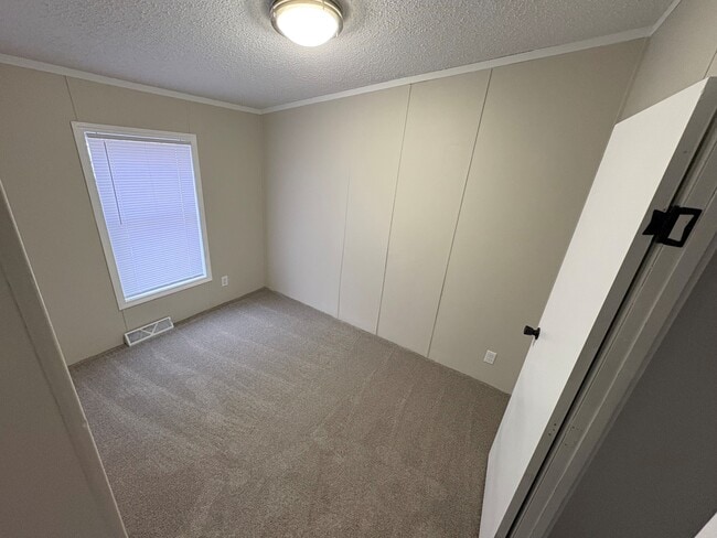 Building Photo - 8905 Beechwood Dr