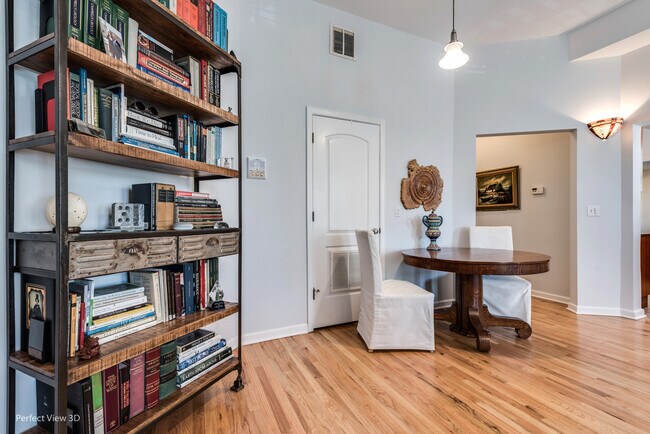 Building Photo - 4545 S Drexel Blvd