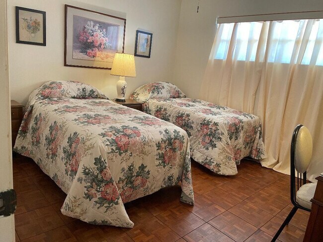 Building Photo - 9423 S Hollybrook Lake Dr