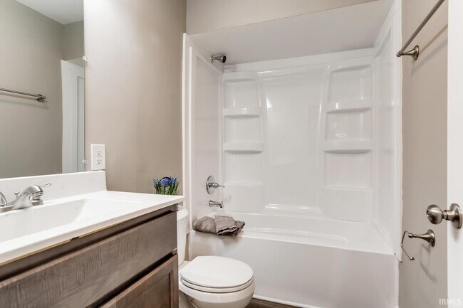 Building Photo - 2161 Washington Ave