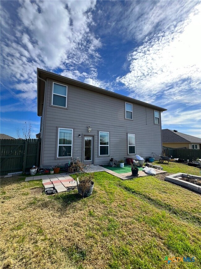 Building Photo - 1057 Clarkston Dr