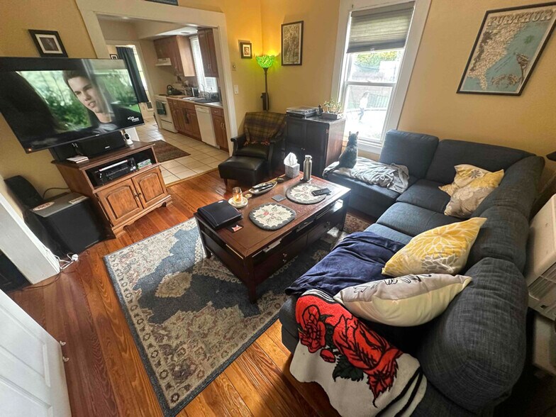 Building Photo - 50 Westbury Park Rd