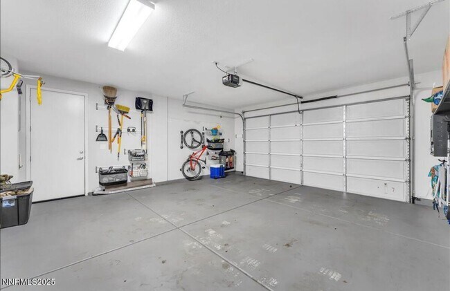 Building Photo - Charming 4 Bedroom Newer South Reno Home