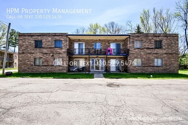 Building Photo - 842 S Green Rd