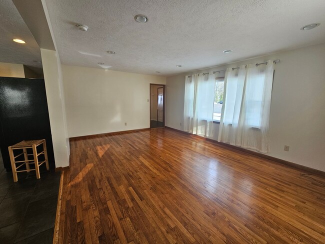 Building Photo - 120 Luther Ave