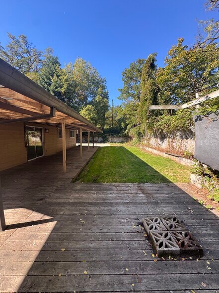 Building Photo - 1805 SE Anspach St