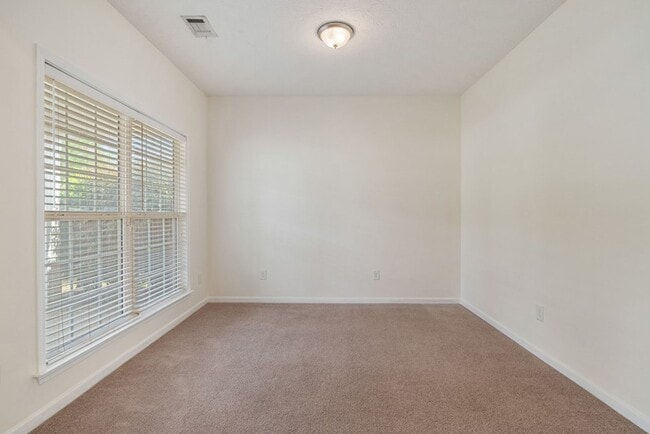 Building Photo - 4 Bedrooms, 2.5 Baths almost 2600 sf Cul-de-sac on over half acre!!!