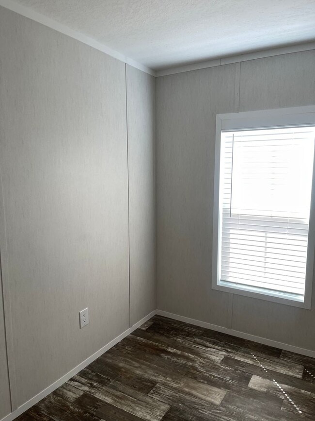Building Photo - Luxury 3 Bedroom/ 2 Bath Mobile Home