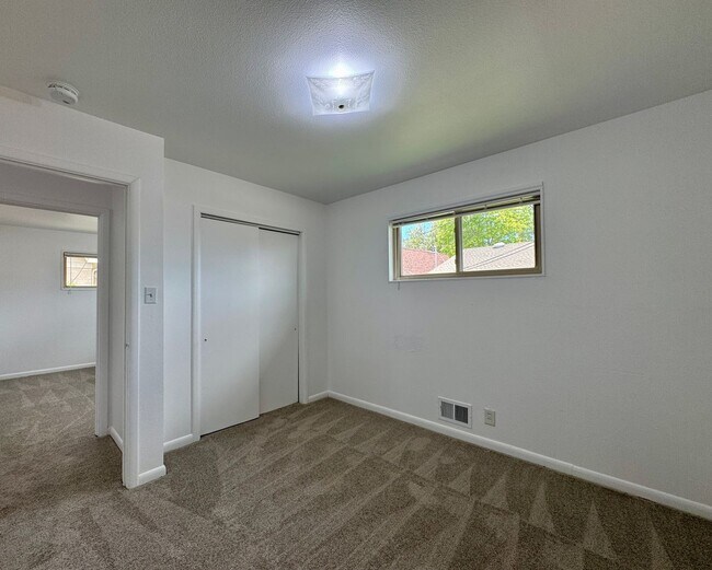 Building Photo - Spacious 4 bedroom home in Westminster! Av...