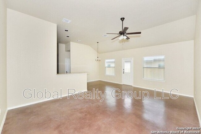 Building Photo - 2557 Pahmeyer Rd