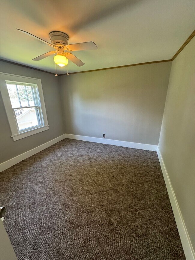 Building Photo - 4034 Buell Dr