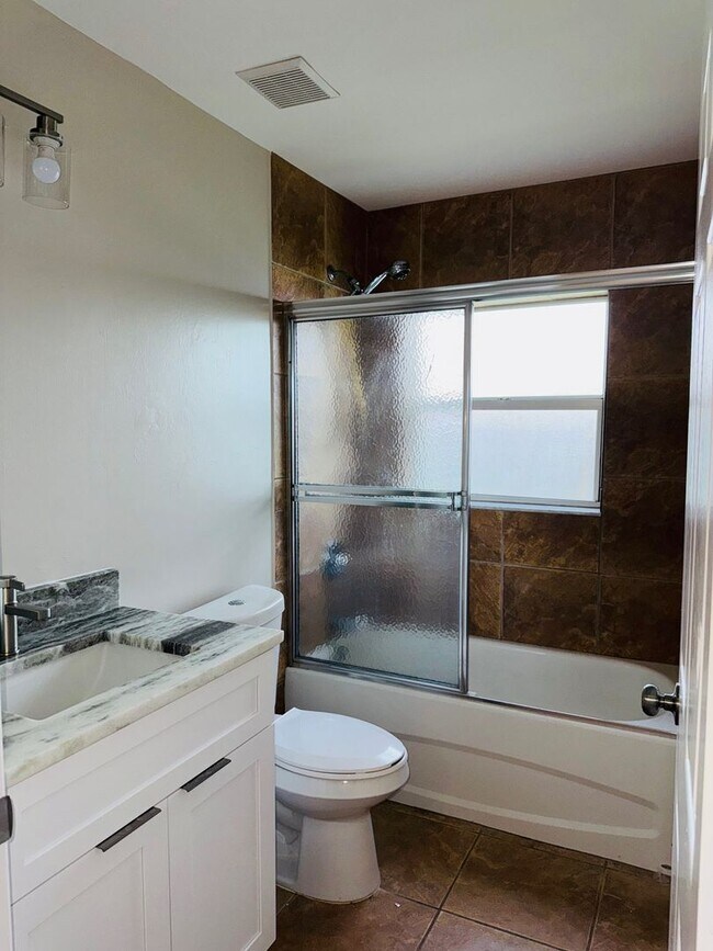 Building Photo - Experience this Cape Coral 3 bedroom 2 bath corner duplex with 1 car garage and screened in lanai.