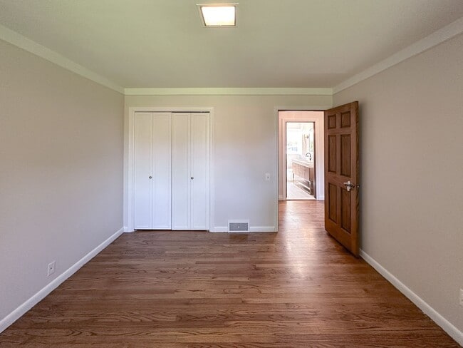 Building Photo - Stylish Grosse Pointe Woods Ranch with EV ...