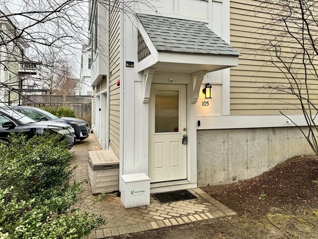 Building Photo - 105 Harvey St