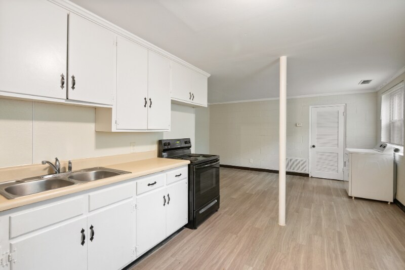 Building Photo - 2209 Morehead Ave