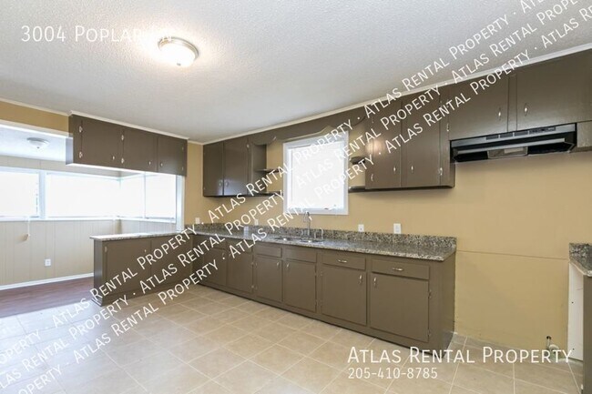 Building Photo - 3004 Poplar Ln