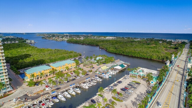 Building Photo - 701 SE 4th St